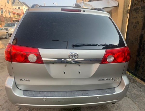 Toyota Sienna 2008 In Okota,Lagos.