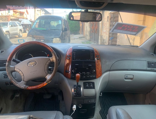 Toyota Sienna 2008 In Okota,Lagos.