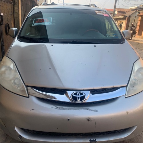Toyota Sienna 2008 In Okota,Lagos.