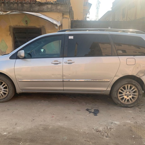 Toyota Sienna 2008 In Okota,Lagos.