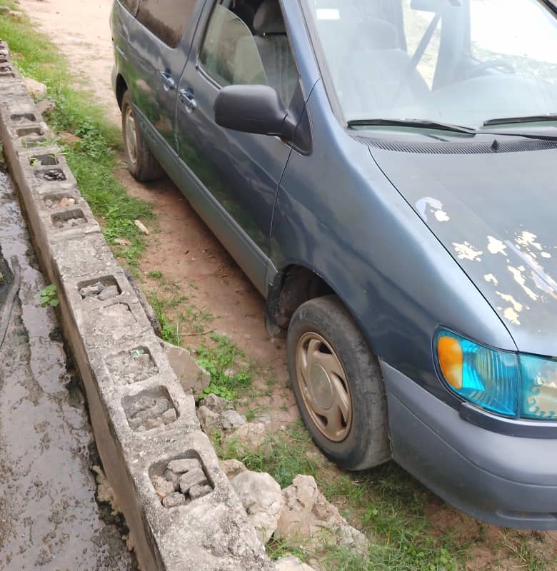 Toyota Sienna 2001 In Ejigbo,Lagos. image