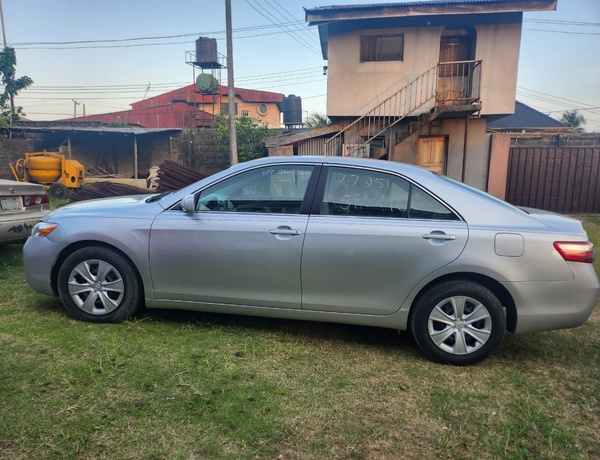 2007 Toyota Camry LE  Sedan Silver In Port Harcourt, Rivers