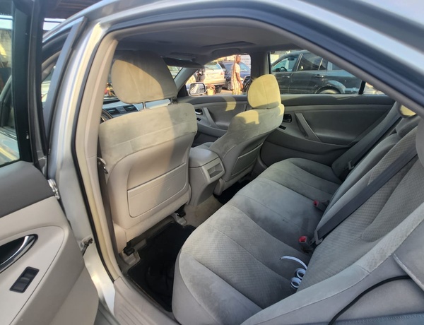 2007 Toyota Camry LE  Sedan Silver In Port Harcourt, Rivers
