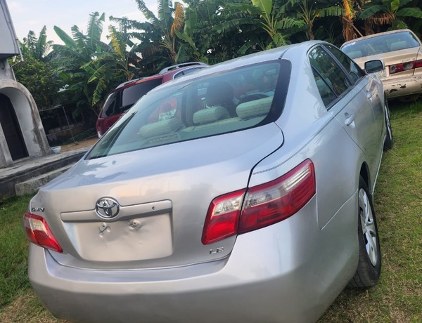 2007 Toyota Camry LE  Sedan Silver In Port Harcourt, Rivers