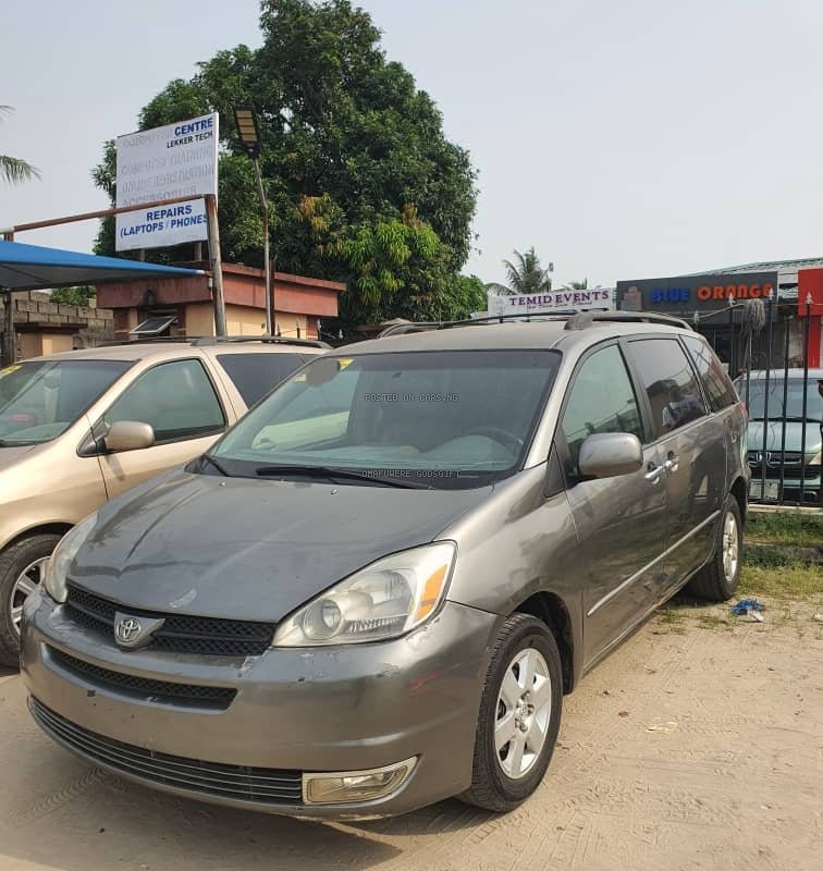 Toyota  Sienna XLE 2005 for Sale In Lagos image