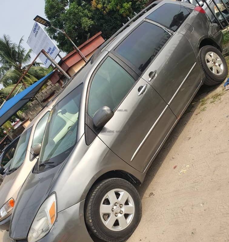 Toyota  Sienna XLE 2005 for Sale In Lagos image