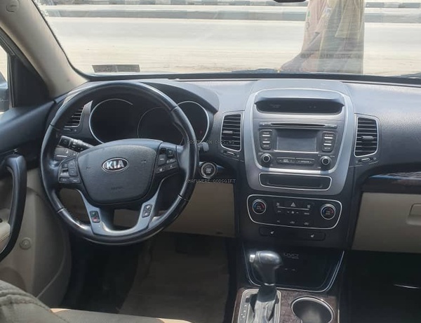 Foreign Used 2015 Kia Sorento for Sale In Lagos