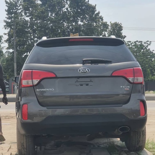 Foreign Used 2015 Kia Sorento for Sale In Lagos