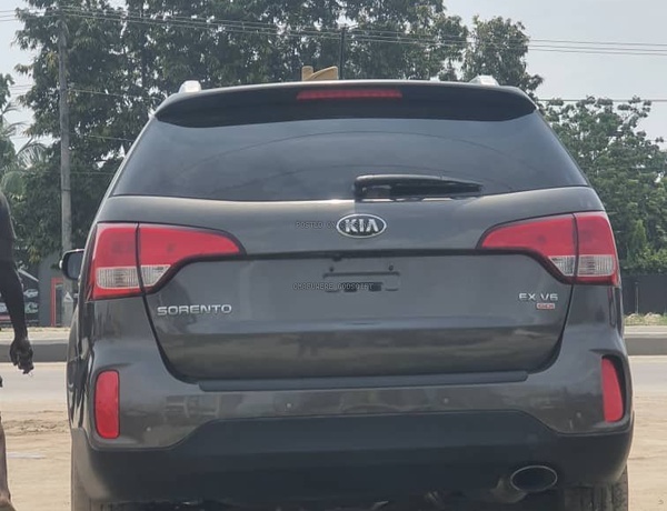 Foreign Used 2015 Kia Sorento for Sale In Lagos