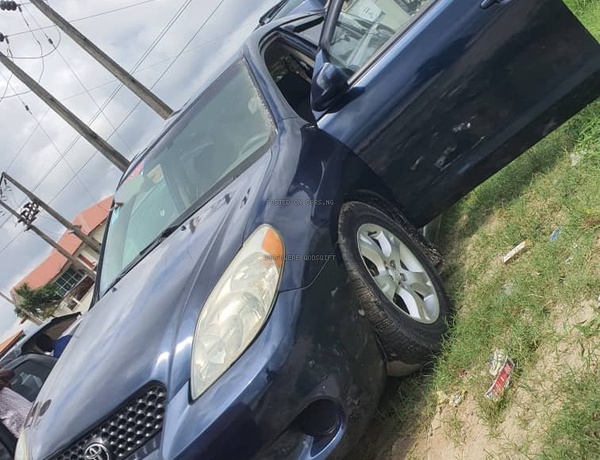 Neatly Used Registered Toyota Matrix 2004 for Sale In Lagos