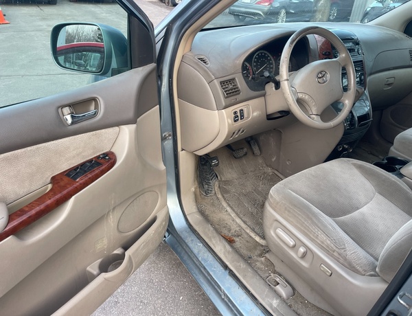 Toyota Sienna in lagos