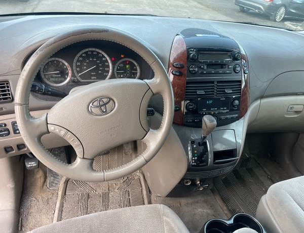 Toyota Sienna in lagos