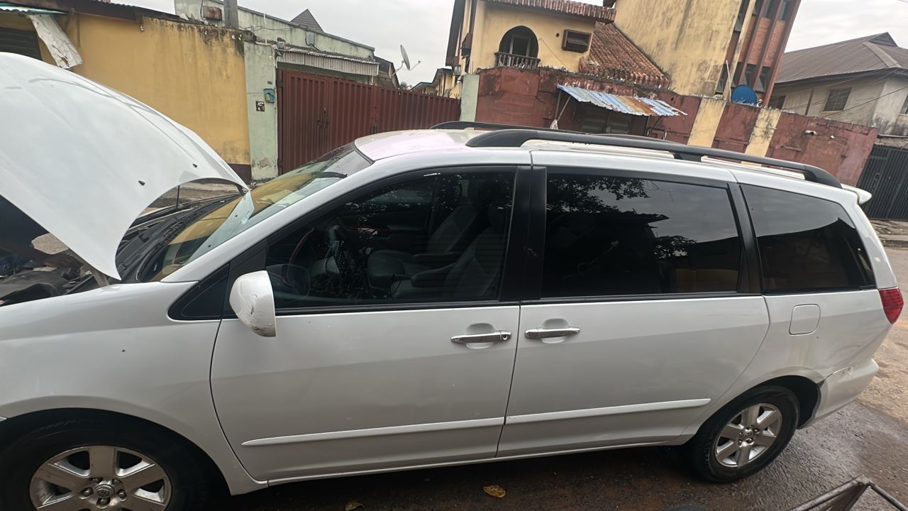 Car Image 5