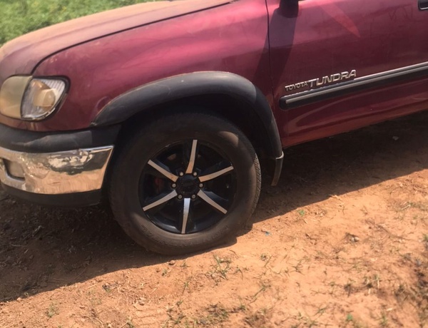 Nigerian Used Toyota Tundra 2004 for sale at Lagos State