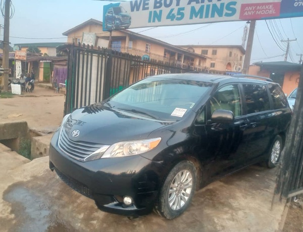 Toyota Sienna 2013 foreign used in lagos