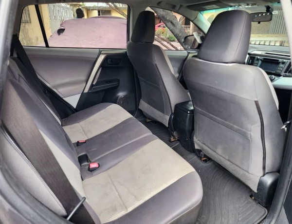 Nigerian Used Toyota RAV4 XLE 2013 in Surulere Lagos