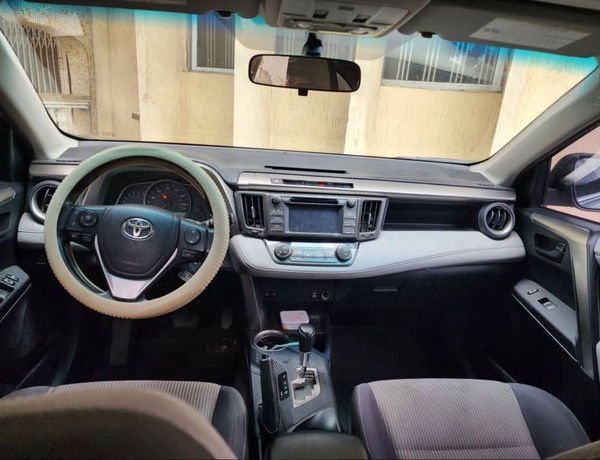 Nigerian Used Toyota RAV4 XLE 2013 in Surulere Lagos