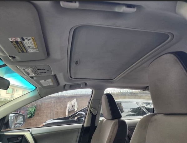 Nigerian Used Toyota RAV4 XLE 2013 in Surulere Lagos