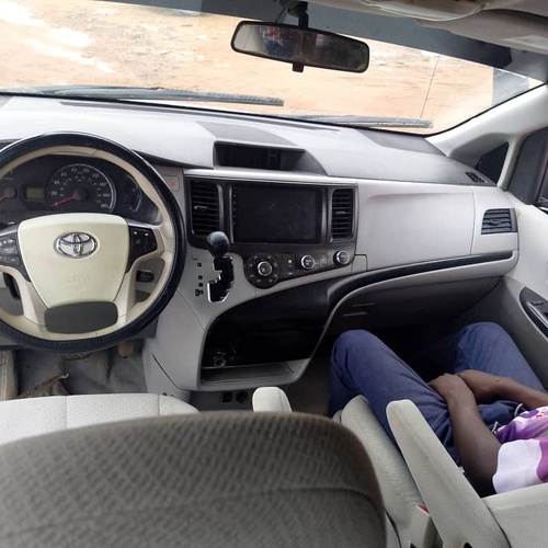 Nigerian used Toyota Sienna 2011 model for sale in lagos.