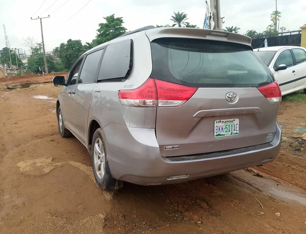 Nigerian used Toyota Sienna 2011 model for sale in lagos.