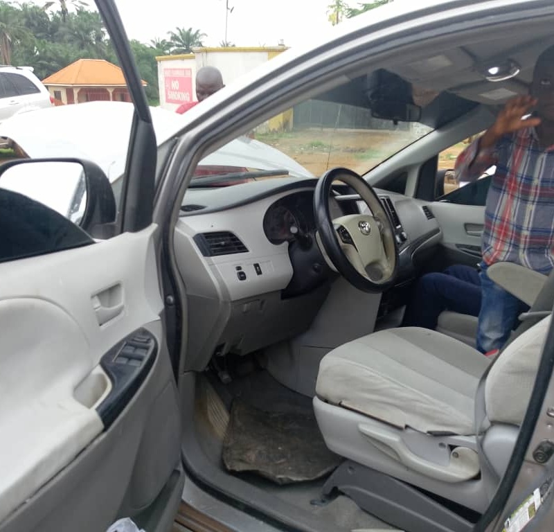 Nigerian used Toyota Sienna 2011 model for sale in lagos. image