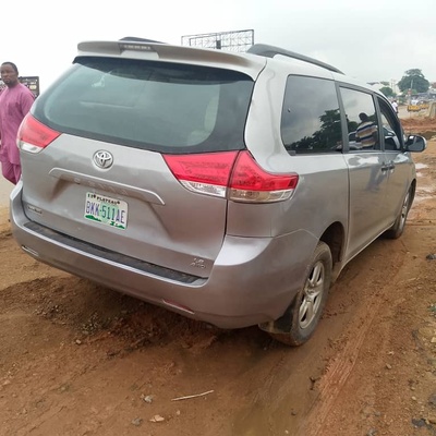 Nigerian used Toyota Sienna 2011 model for sale in lagos.