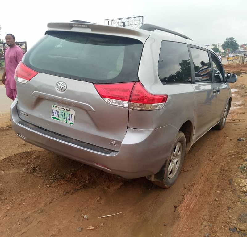 Nigerian used Toyota Sienna 2011 model for sale in lagos. image