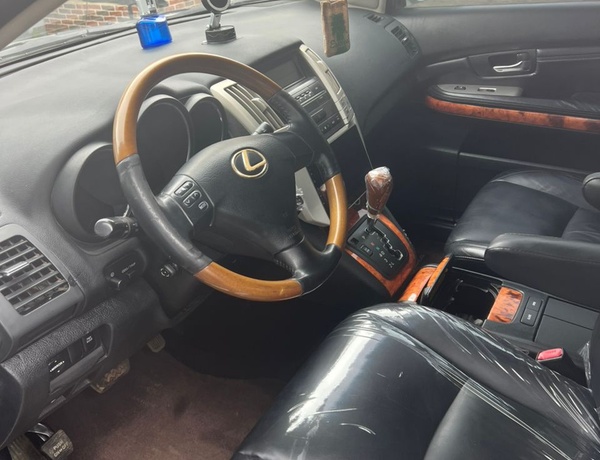 A Lexus Rx330 2006 for sale in Mowe, ogun state