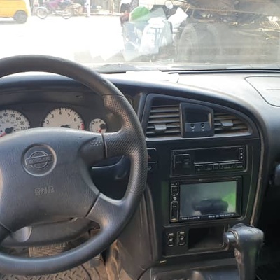 Nissan Pathfinder 2000 model for sale in Lagos state