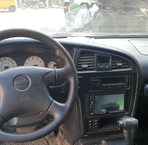 Nissan Pathfinder 2000 model for sale in Lagos state