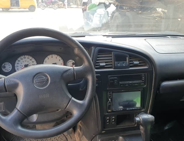 Nissan Pathfinder 2000 model for sale in Lagos state