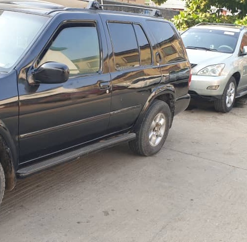 Nissan Pathfinder 2000 model for sale in Lagos state
