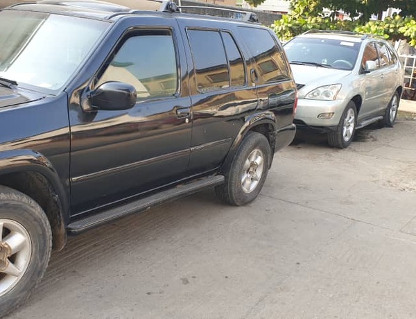 Nissan Pathfinder 2000 model for sale in Lagos state