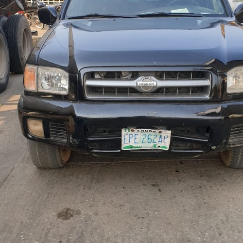 Nissan Pathfinder 2000 model for sale in Lagos state