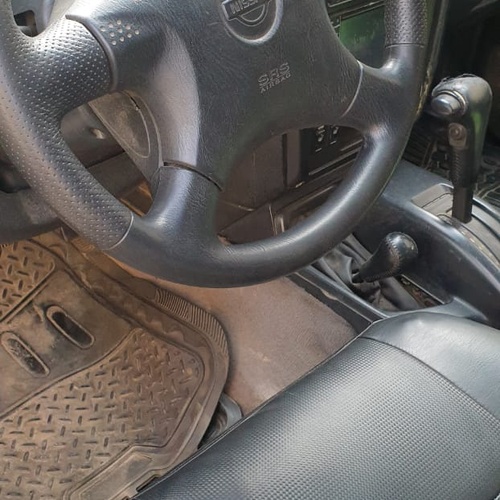 Nissan Pathfinder 2000 model for sale in Lagos state
