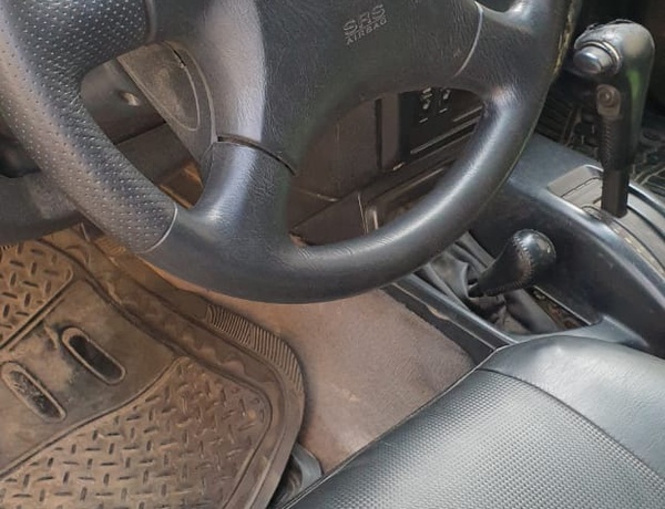 Nissan Pathfinder 2000 model for sale in Lagos state