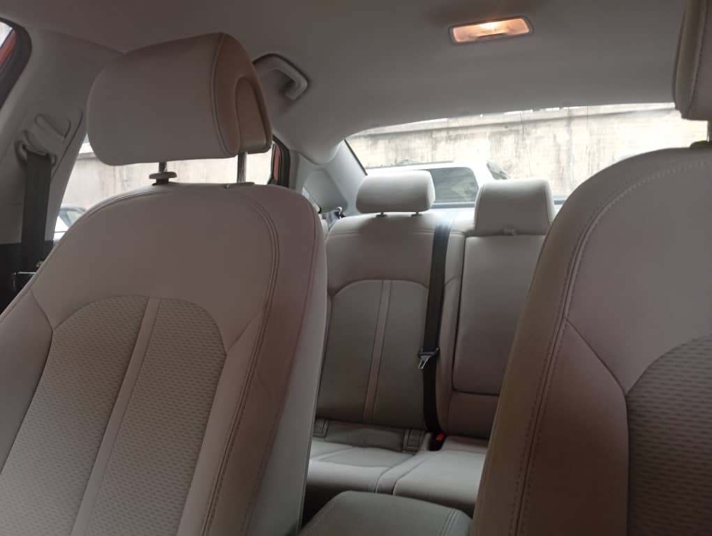 Car Image 9