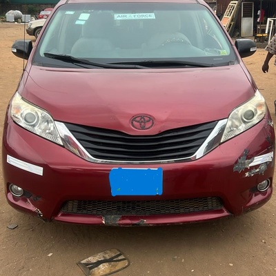 TOYOTA SIENNA 2012  FOR SALE IN LAGOS