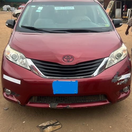 TOYOTA SIENNA 2012  FOR SALE IN LAGOS