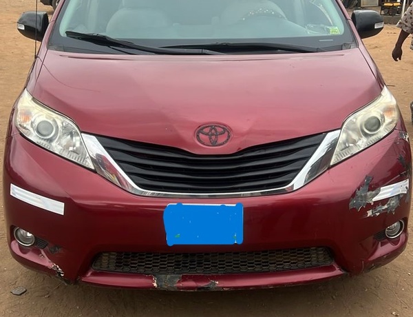 TOYOTA SIENNA 2012  FOR SALE IN LAGOS