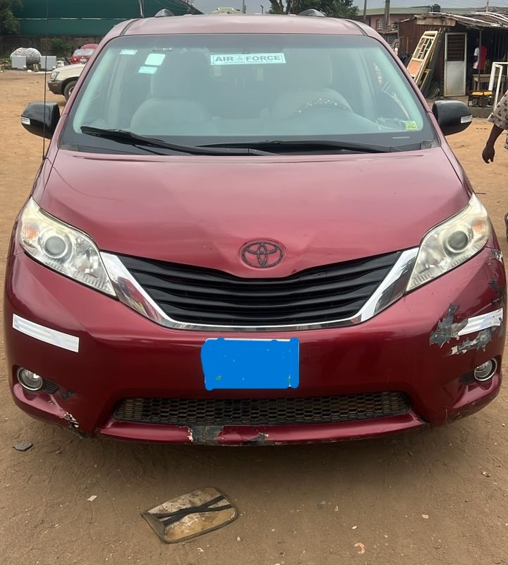 TOYOTA SIENNA 2012  FOR SALE IN LAGOS image