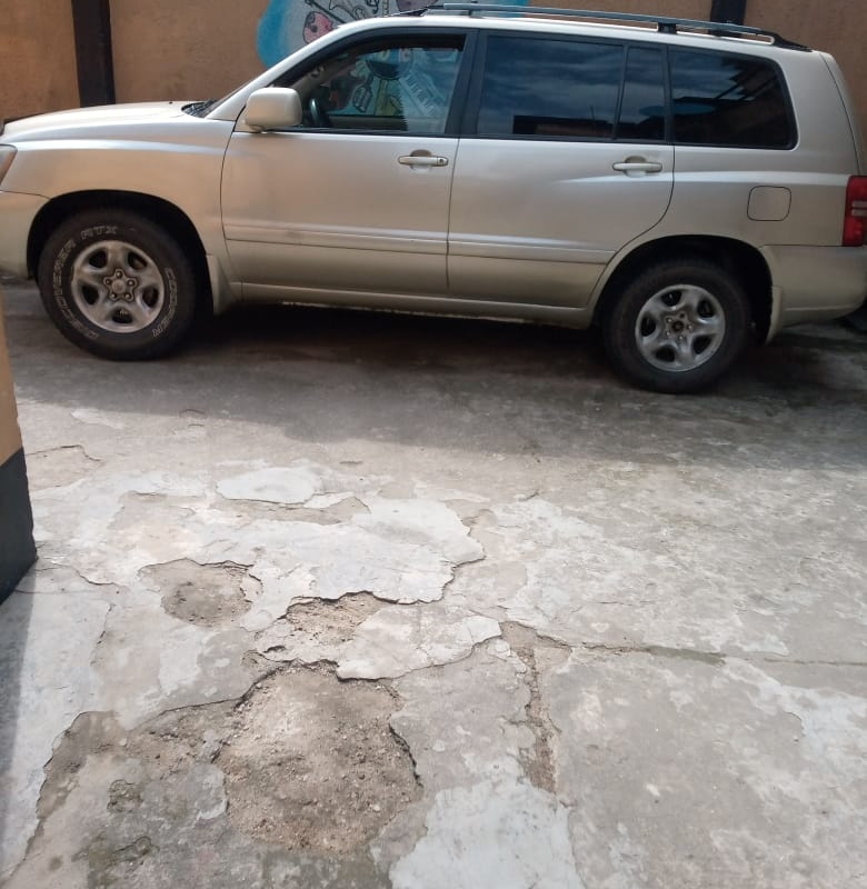 Nigerian used Toyota Highlander 2002 for sale in Ikosi-Ketu image
