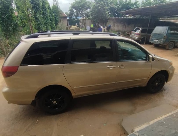 A 2006 Sienna LE AWD for sale in Aba, Abia state