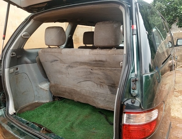 Nigerian Used Toyota Previa 2002 for sale in Ikeja, Lagos