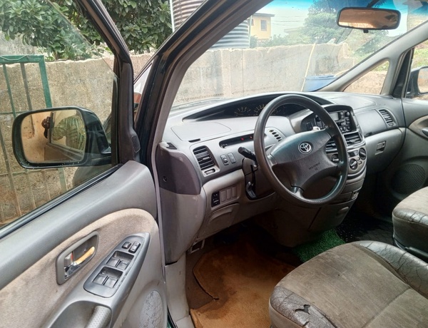 Nigerian Used Toyota Previa 2002 for sale in Ikeja, Lagos