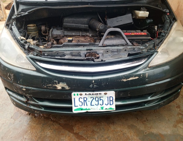 Nigerian Used Toyota Previa 2002 for sale in Ikeja, Lagos