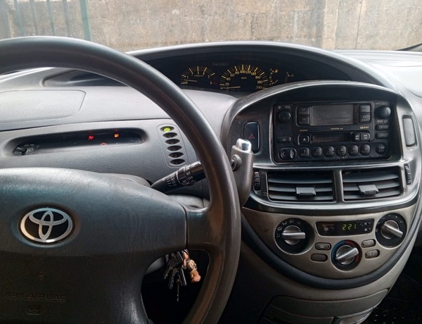 Nigerian Used Toyota Previa 2002 for sale in Ikeja, Lagos