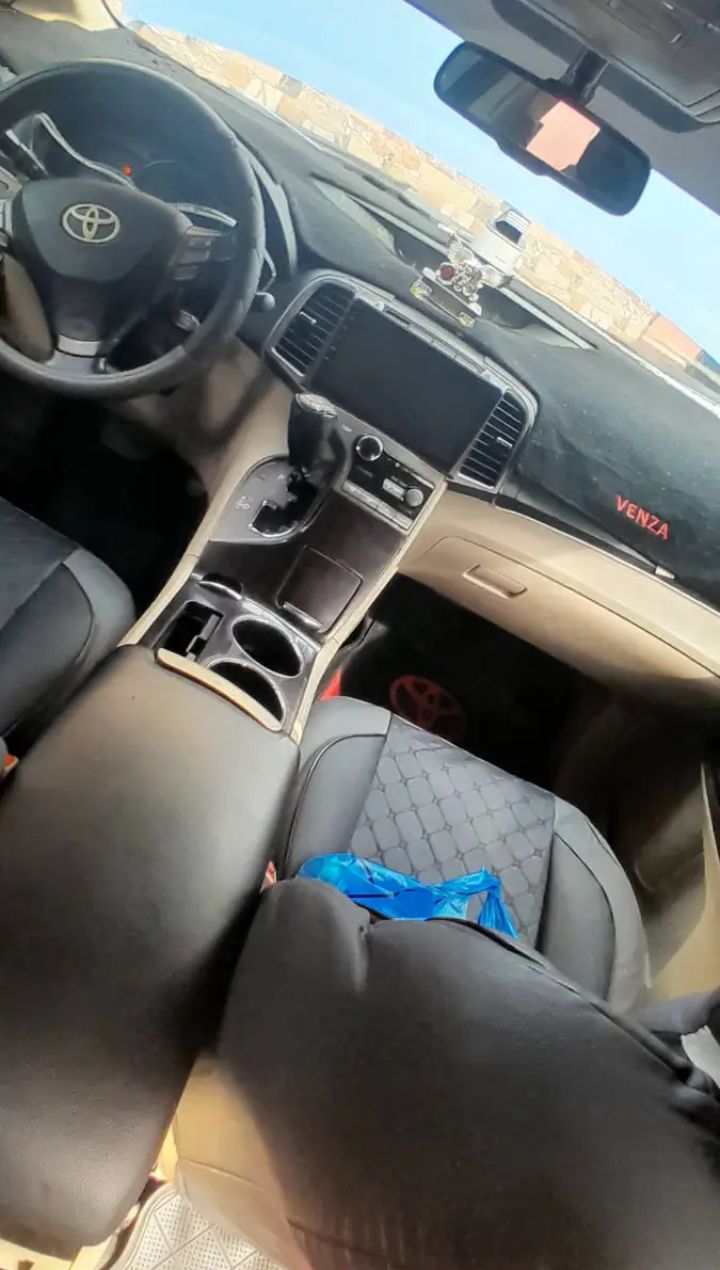 Car Image 9