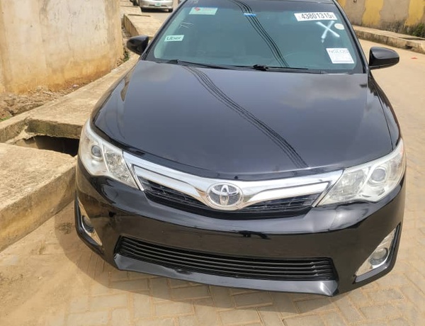 Toyota Camry XLE 2013 for Sell In Lagos
