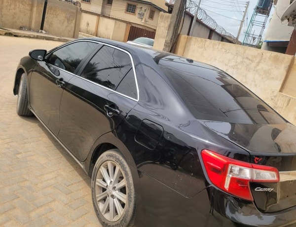 Toyota Camry XLE 2013 for Sell In Lagos